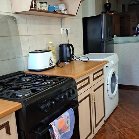 Cozy, Warm & Cheap Apartment Tbilisi Bagian luar foto